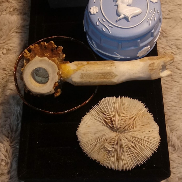 Interesting lot of cases bracelet bone shell mix - Picture 3 of 16